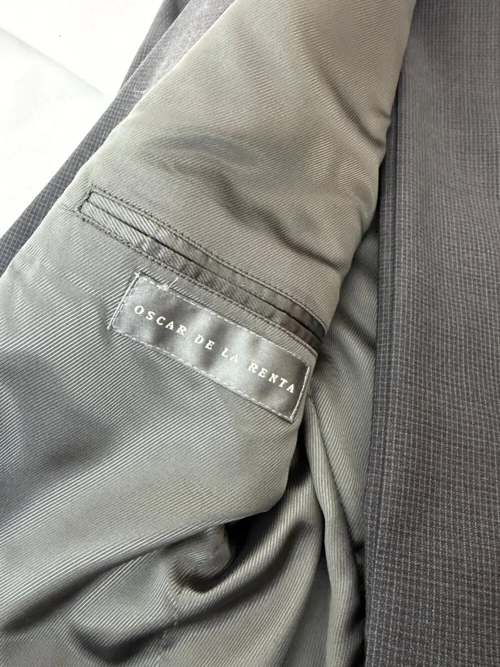 Oscar De La Renta Men's Gray Pattern Suit